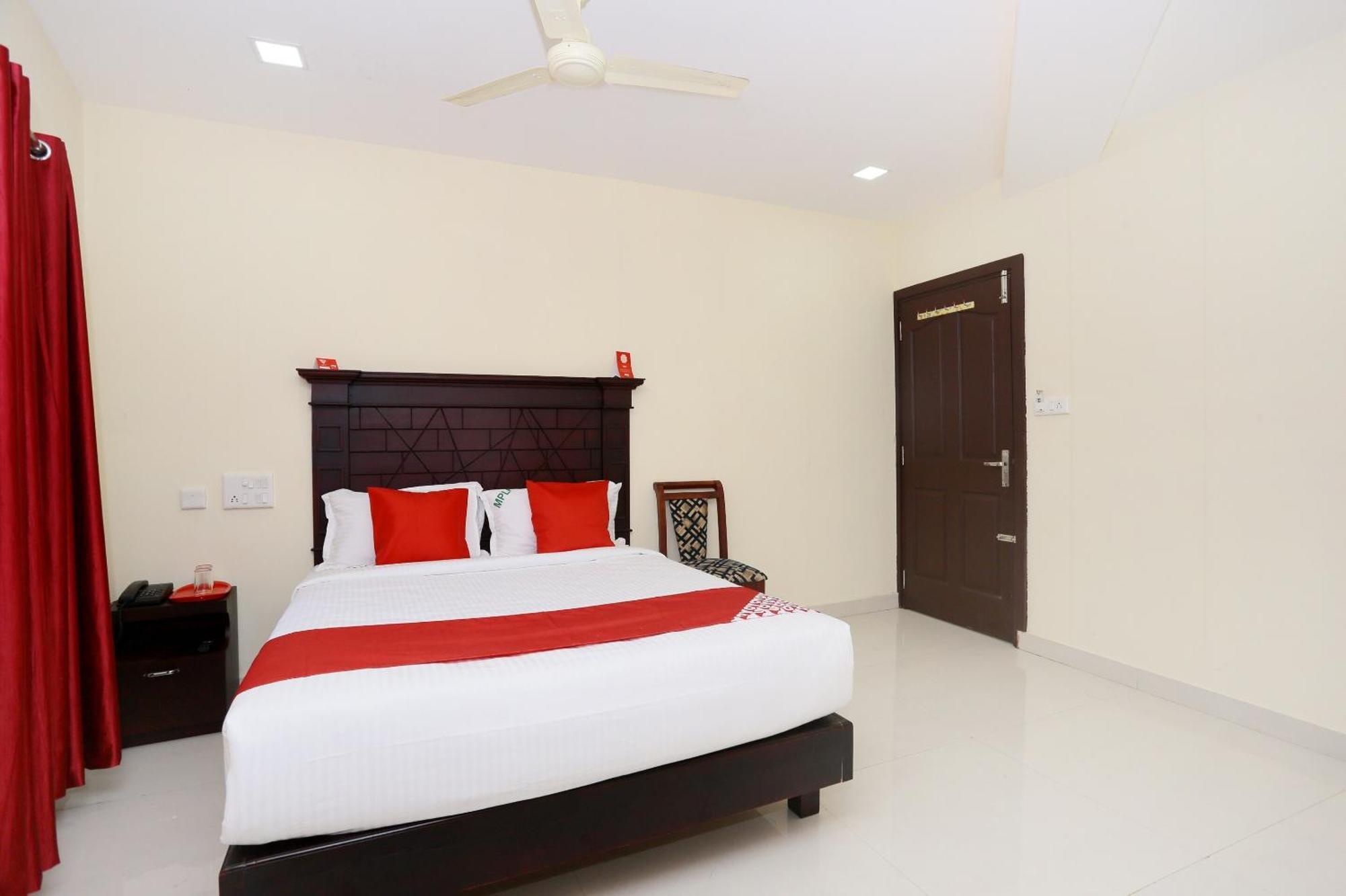 OYO 37929 Hotel Malabar Plaza Kochi Dış mekan fotoğraf